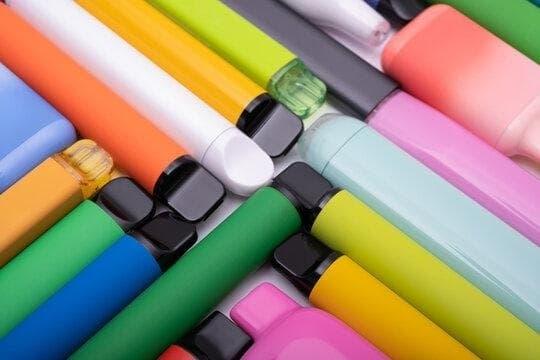 who invented e cigarettes and how jednorázové e-cigarety changed the disposable vaping market